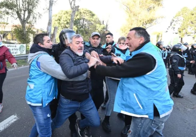 Represi__n_INTI__3_